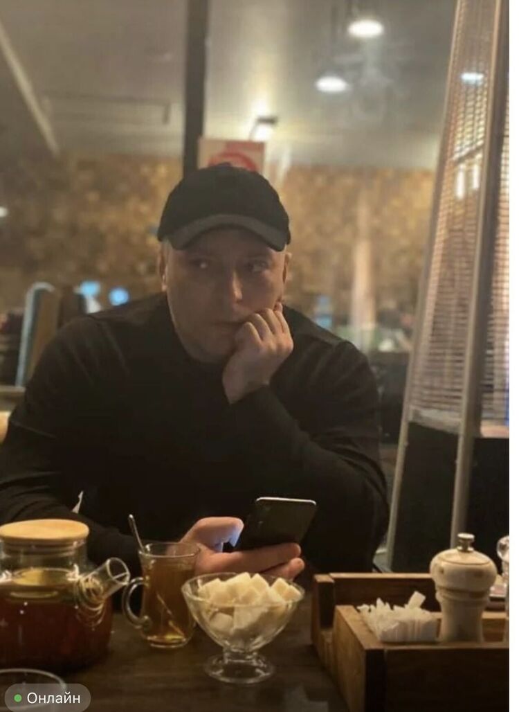  53780221  Adam, 35 ,    