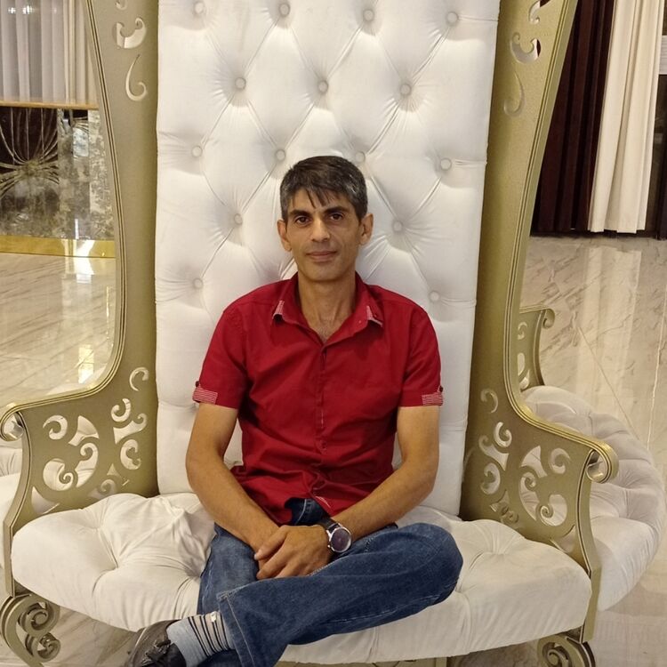  41868811  Karen, 49 ,    
