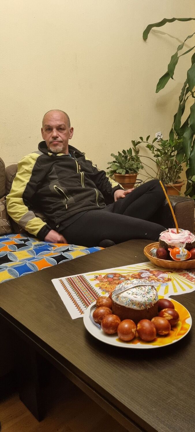  41134851  Jurij, 53 ,    