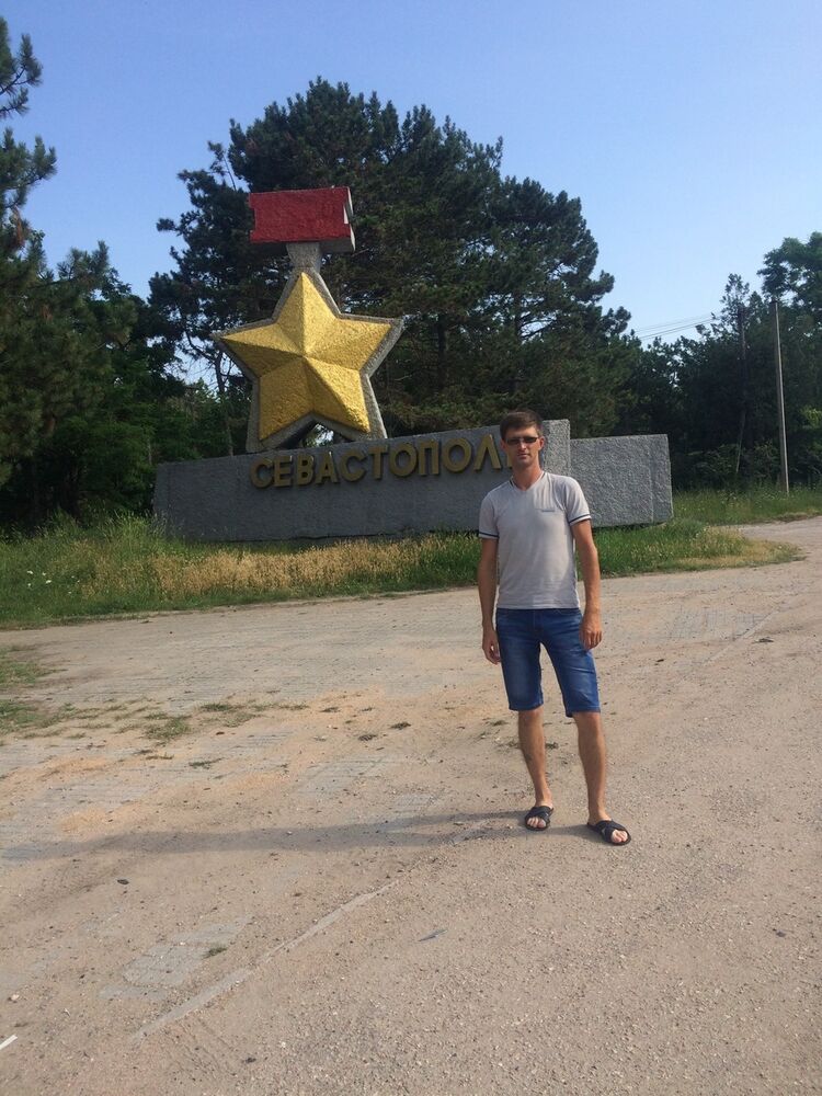  9789351  Cergei, 42 ,    