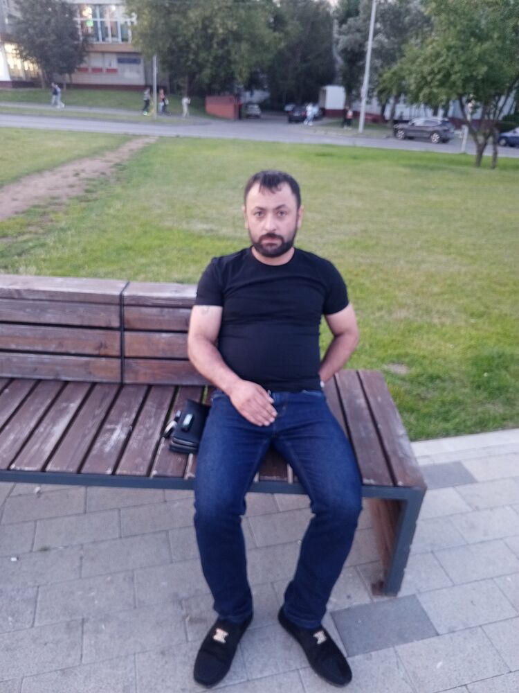  46187771  Artur, 37 ,    