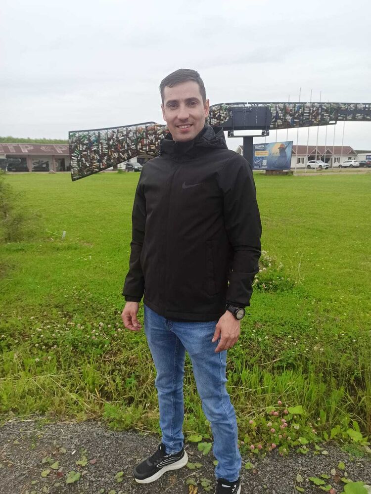  53377481  Slava, 33 ,    
