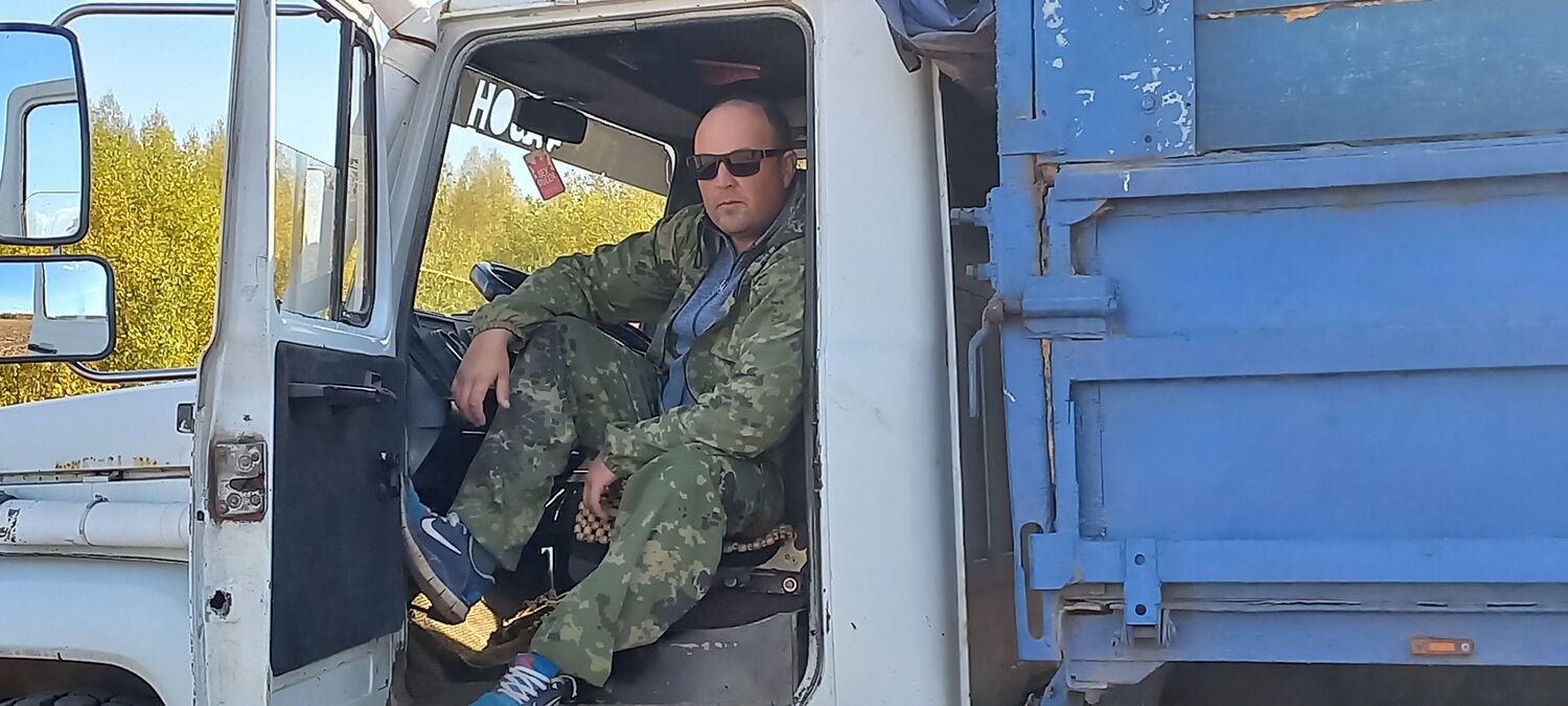  38304931  , 41 ,    -