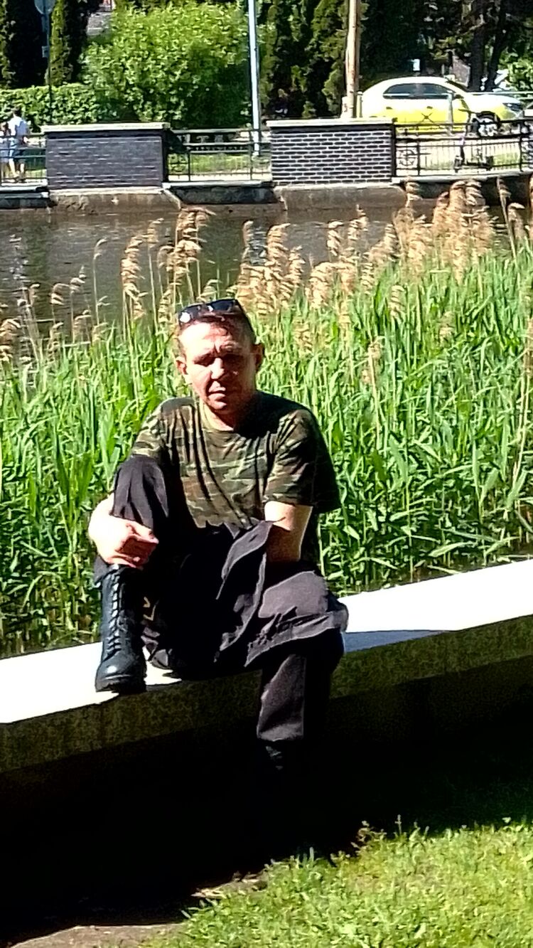  27639411  Alexander, 47 ,    