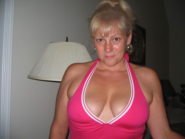  ,   Tania, 52 ,  