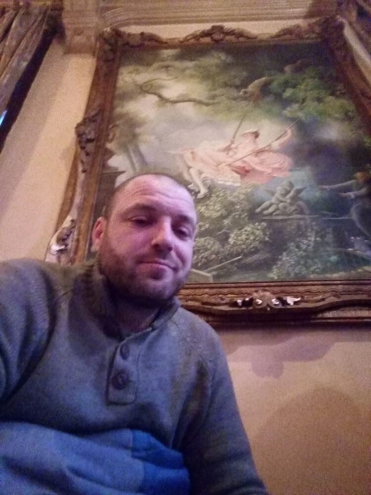  19139301  Pavel, 38 ,    