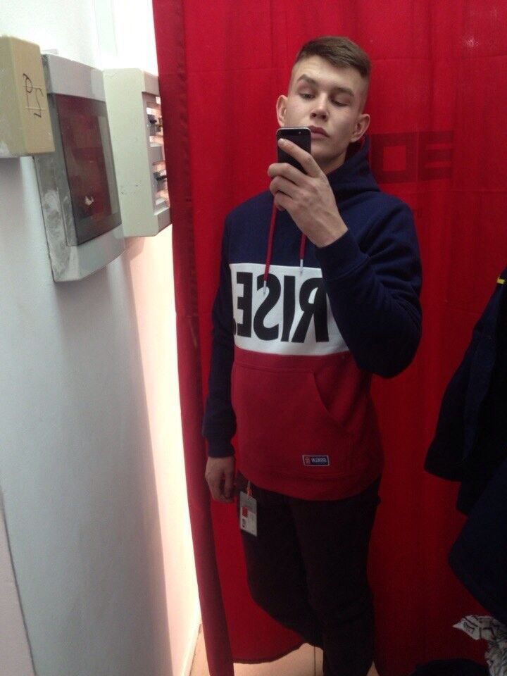  8678261  KIss, 28 ,    