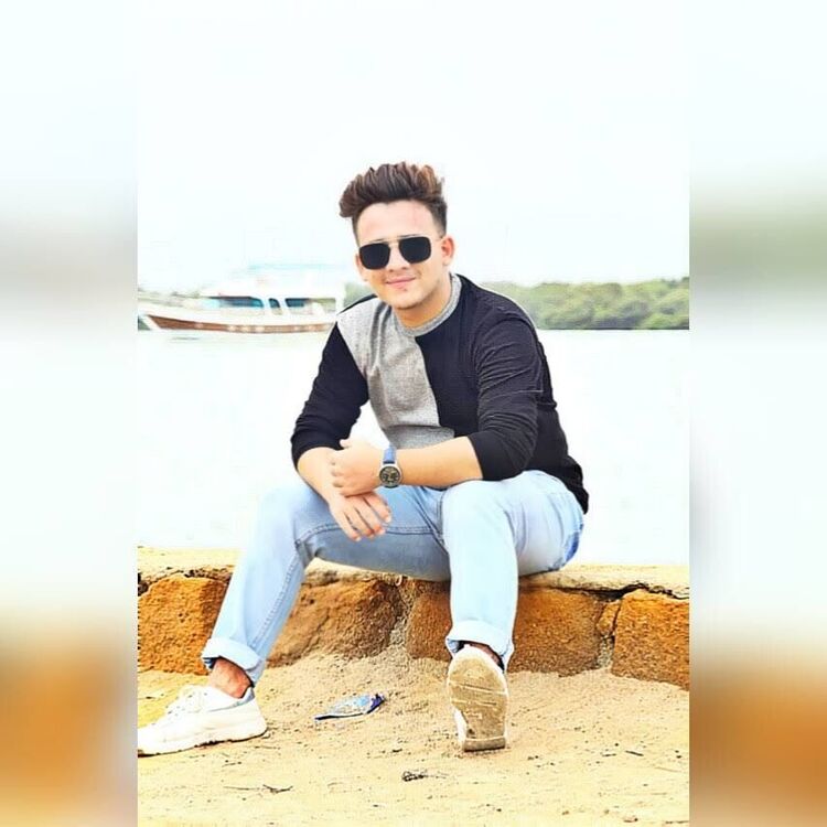  21279661  Hammad, 28 ,    