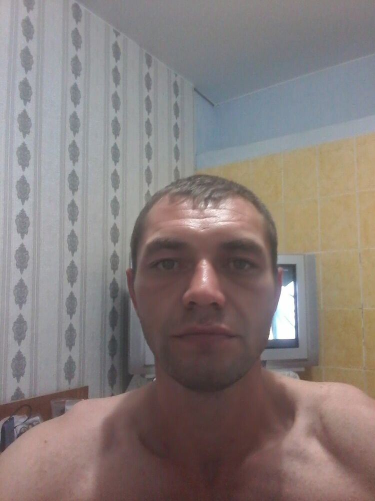  20634281  Igor, 37 ,    