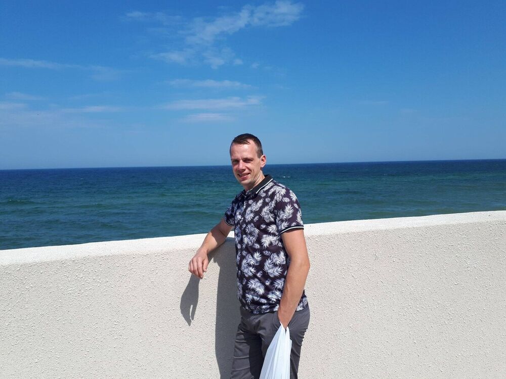  ,   Sergei, 38 ,   c 