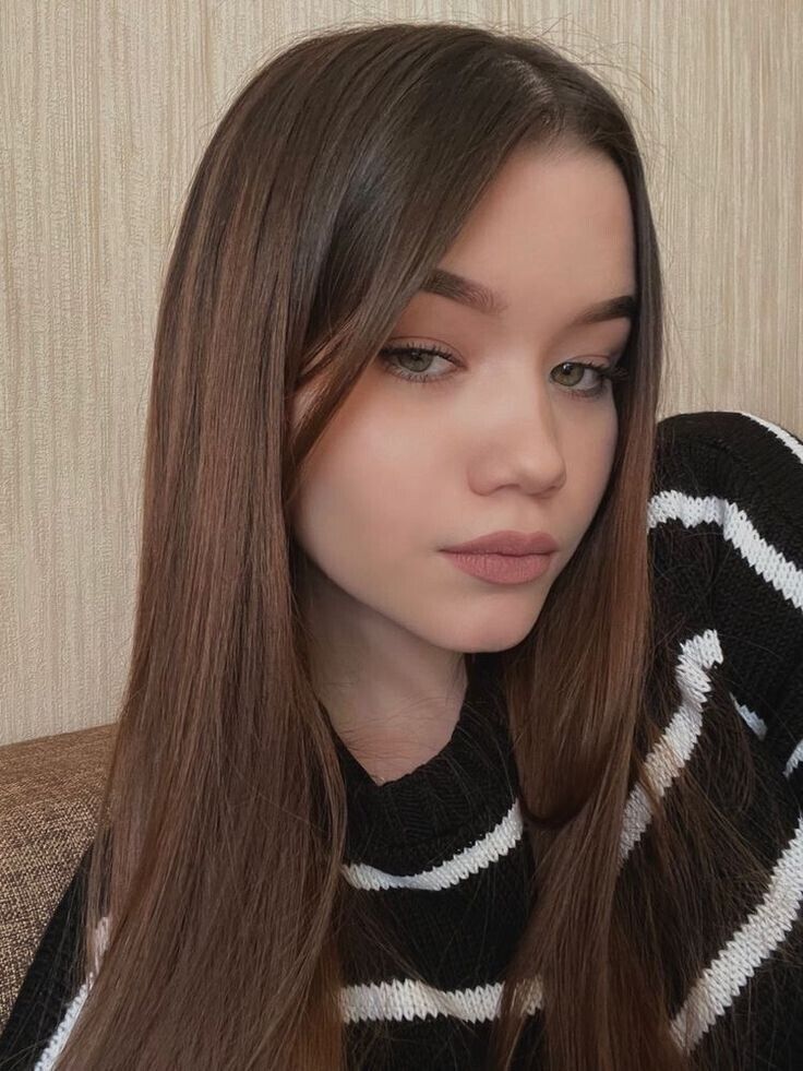  49038711  Alina, 18 ,    
