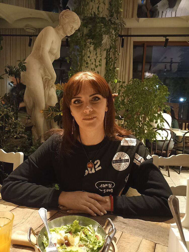  42339811  Yana, 43 ,    