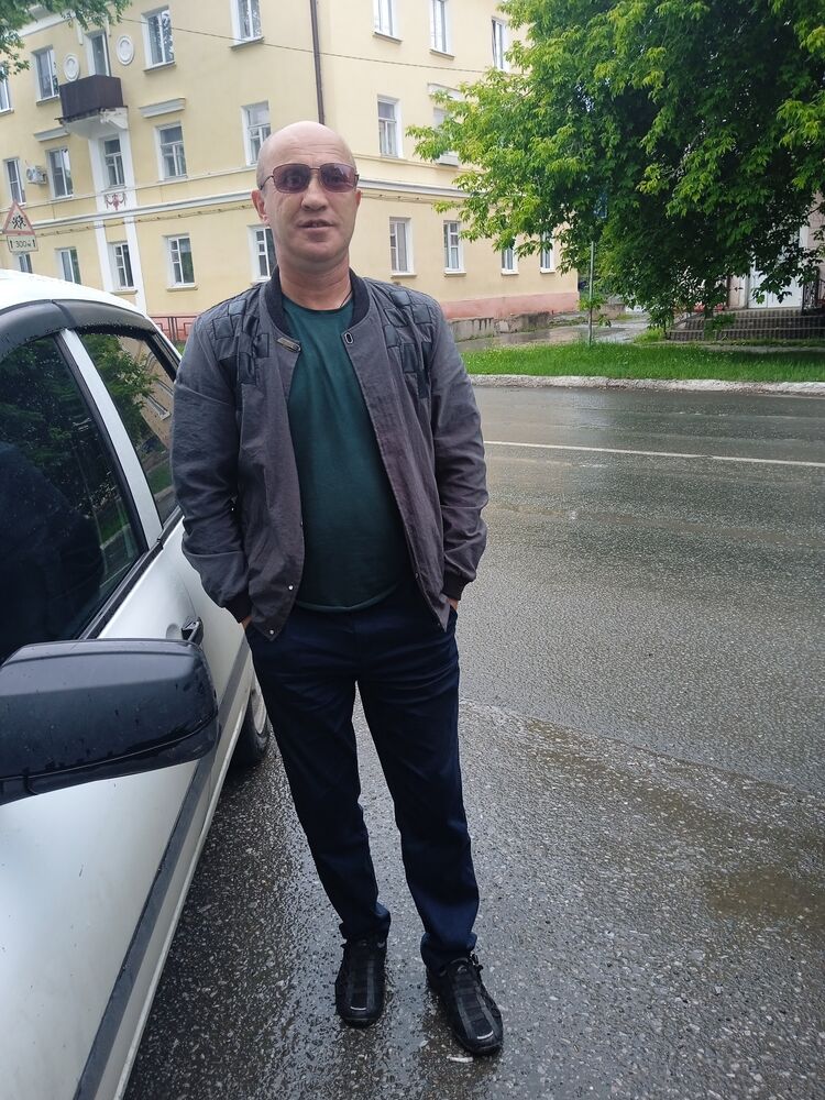  53300271  Oleg, 52 ,    