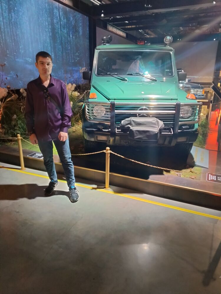  44370931  Igor, 23 ,    