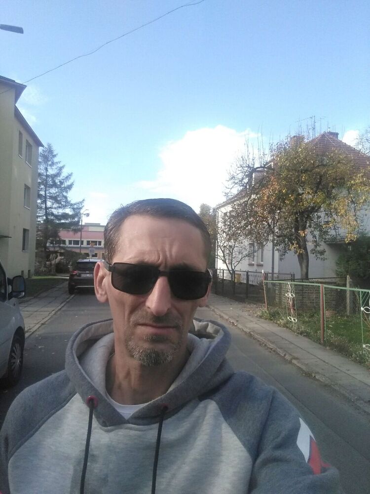  30654431  Vasile, 49 ,    