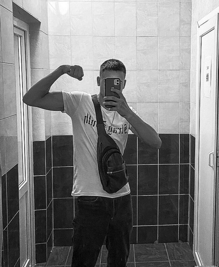  45860461  Alex, 22 ,    