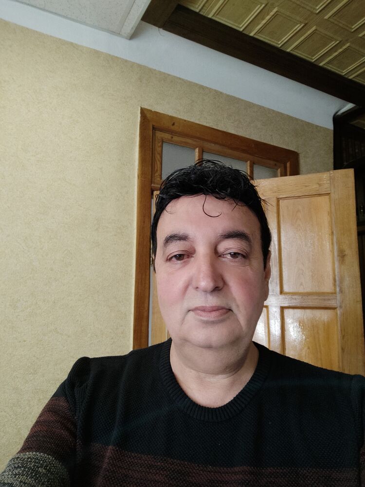  22711971  Alek, 44 ,    