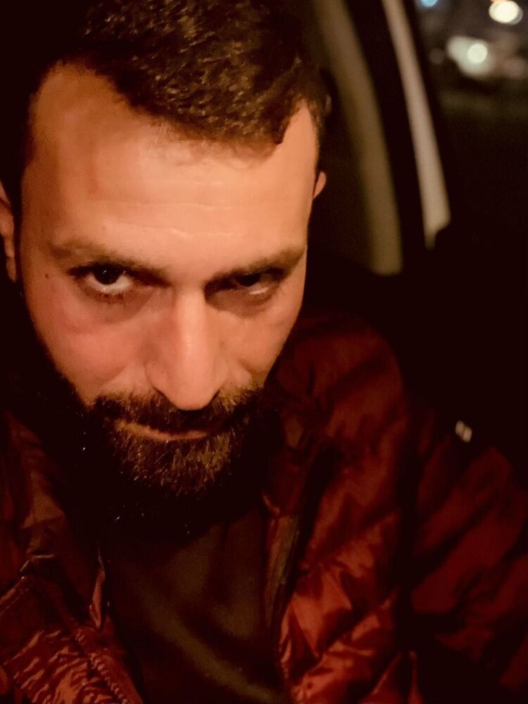  31194891  Razan, 37 ,    -