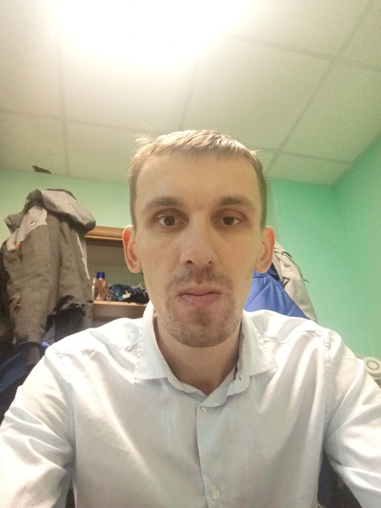  39216101  Slavik, 31 ,    