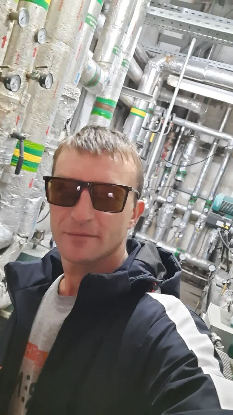  33768201  Pavel, 35 ,    