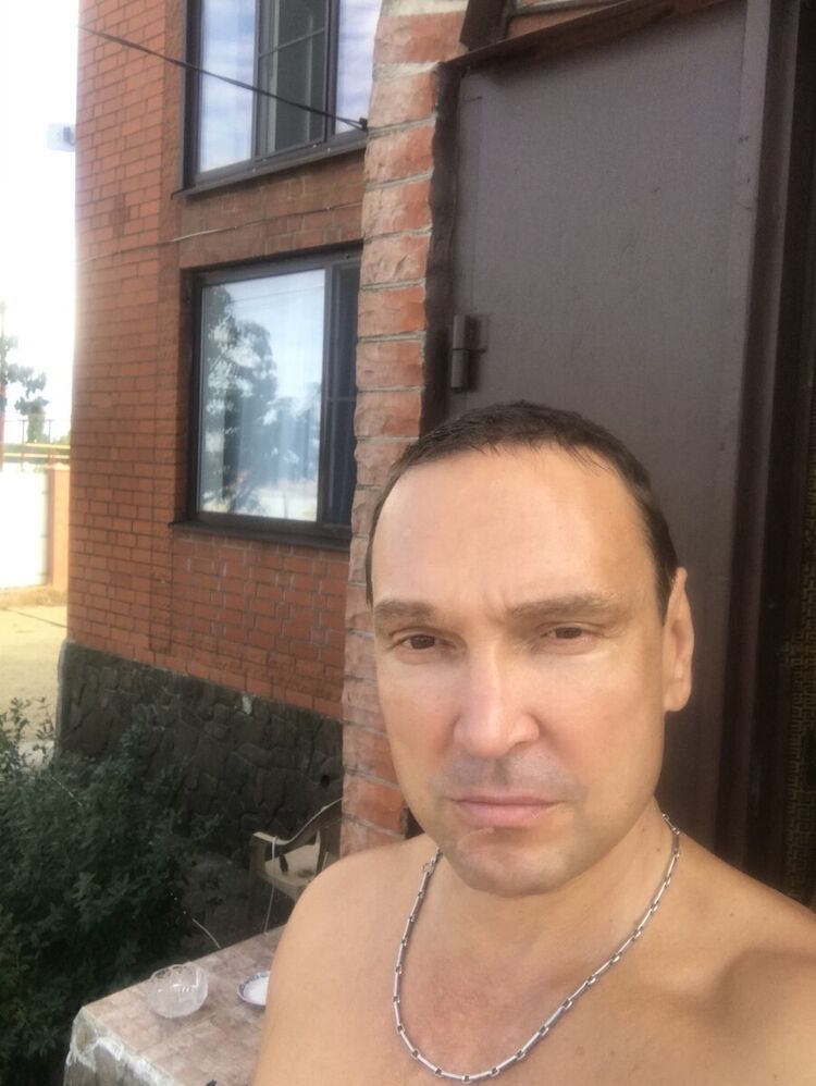  21036561  Oleg, 45 ,    