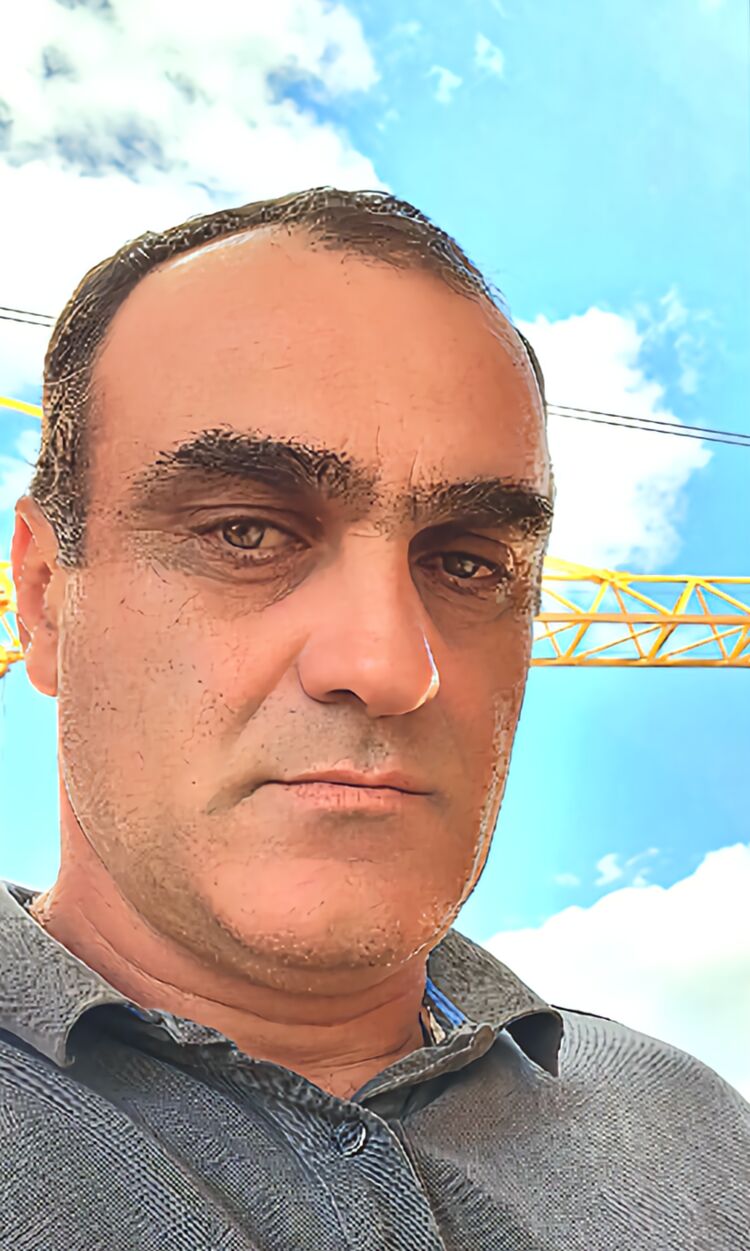  38933291  Oto, 46 ,    