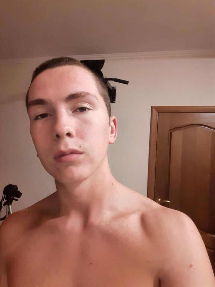  23678781  Cherry, 24 ,    