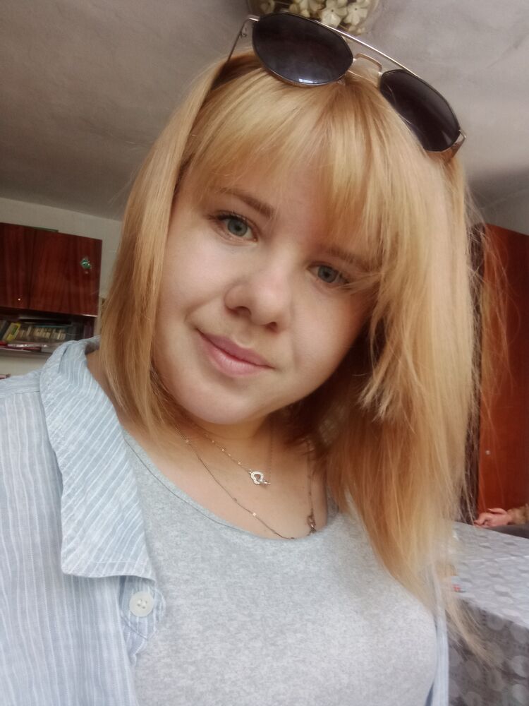  ,   Alina, 28 ,   