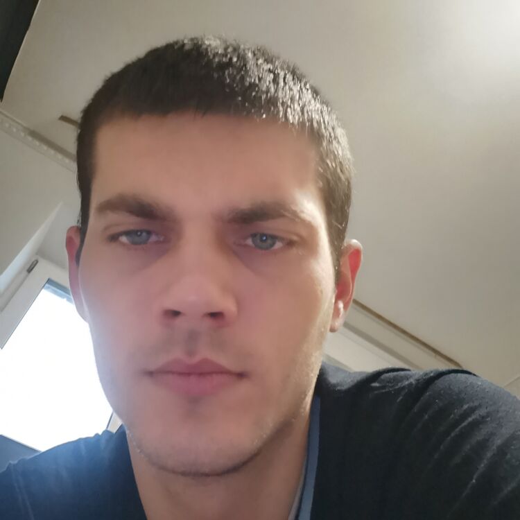  38702401  Max, 31 ,     