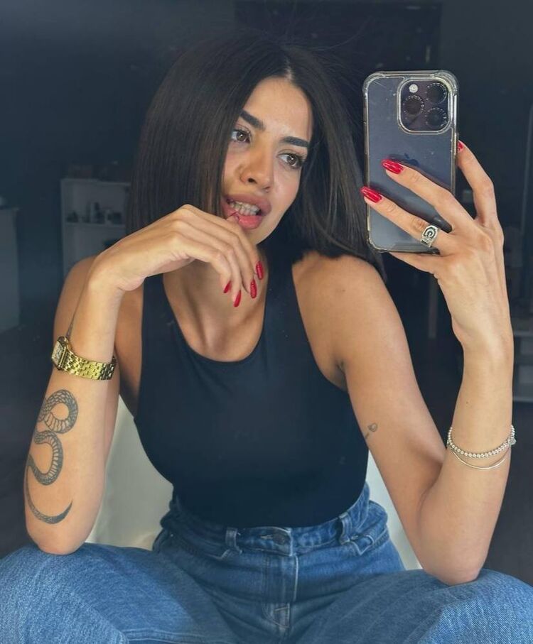   ,   Maria, 25 ,   ,   