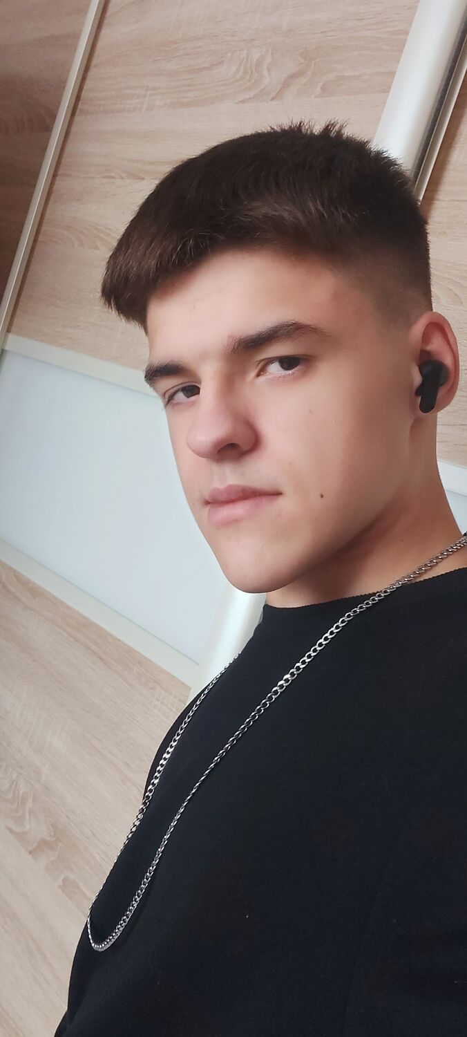  30452471  Egor, 21 ,    