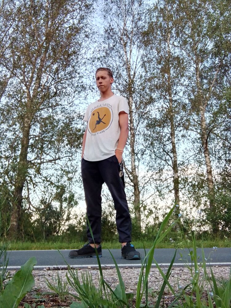  52997991  , 18 ,    -