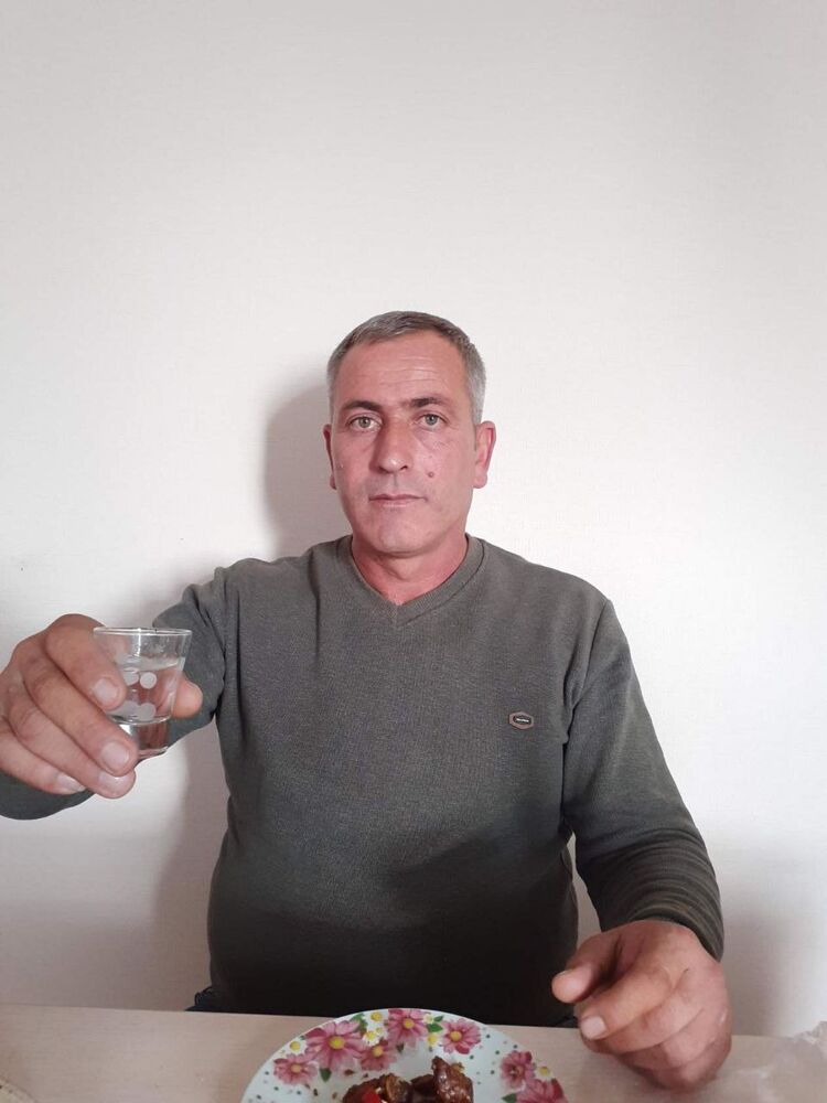  ,   Artur, 52 ,   ,   