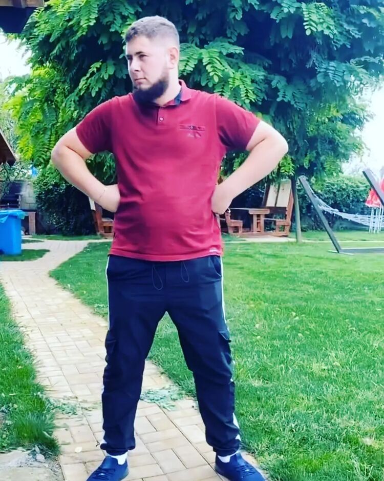  24932631  Damian, 27 ,    Praha