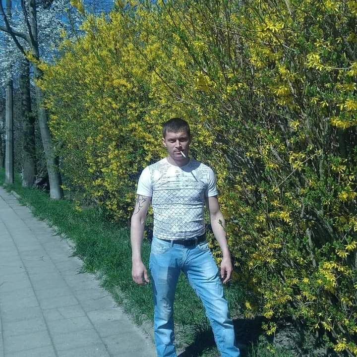  49626111  Andrei, 37 ,    
