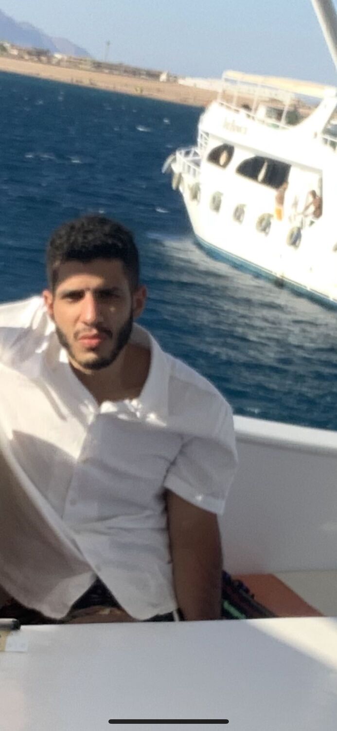  34172881  Mustafa, 26 ,    