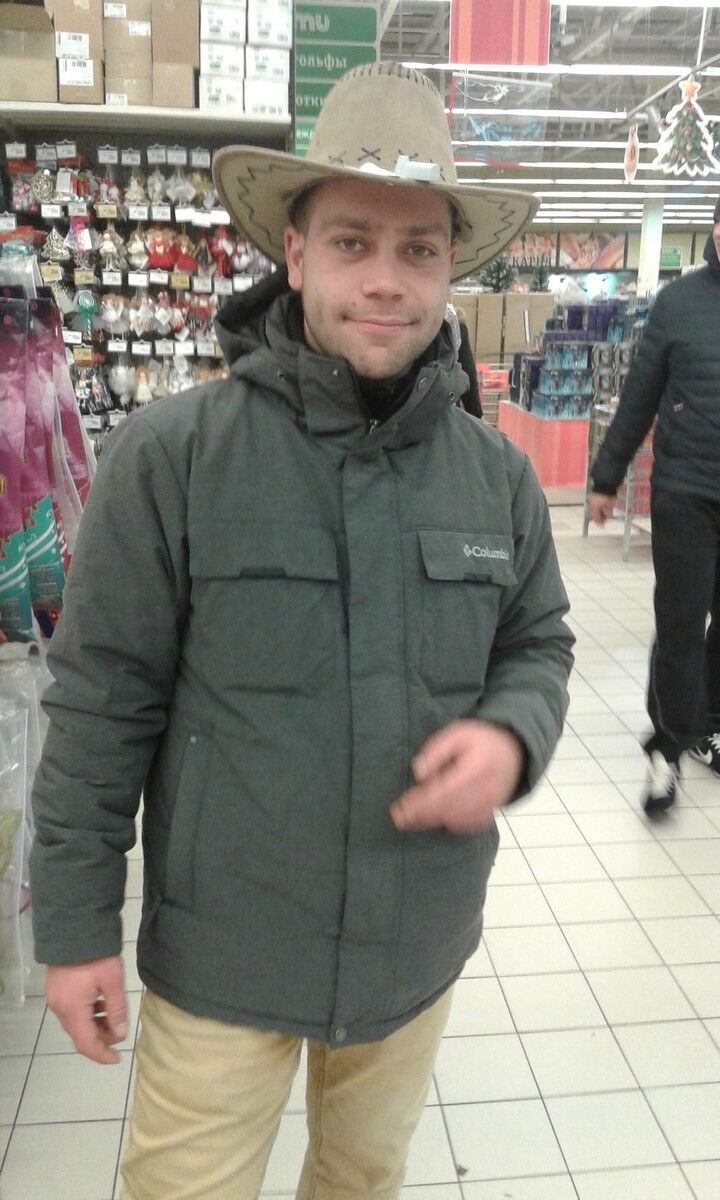  11645911  Zaur, 38 ,    