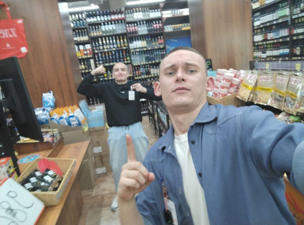  42087571  Dima, 20 ,    