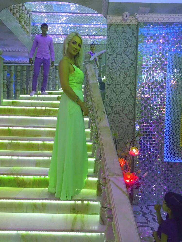  ,   Elena, 42 ,     , c 