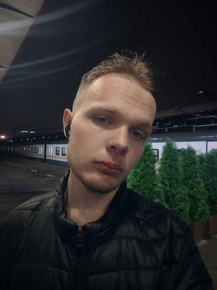  48169001  Ilya, 23 ,    