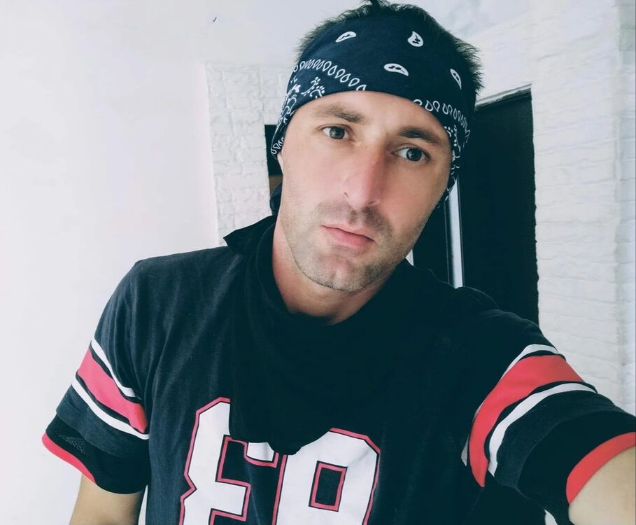  ,   B u m   r, 37 ,   ,   