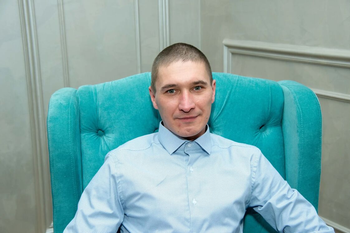  39643201  Anton, 38 ,    