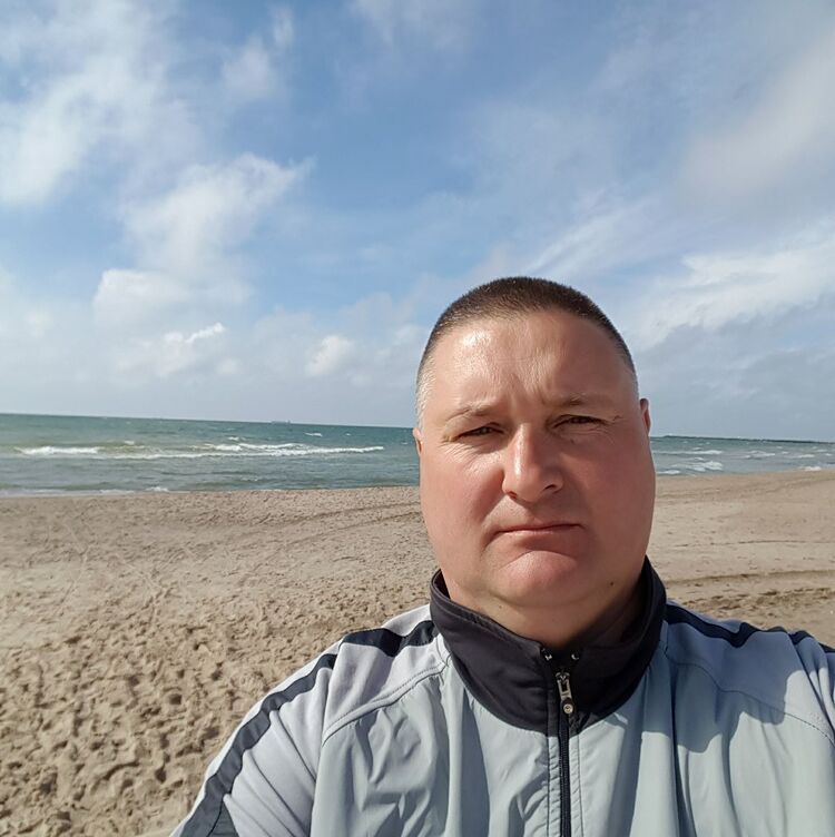  45545391  Bruno Logan, 59 ,    Planegg