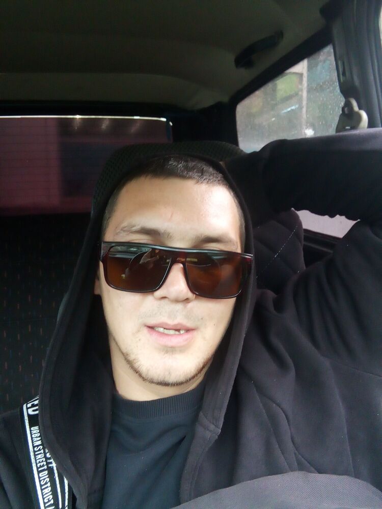  37751171  Andrey, 31 ,    