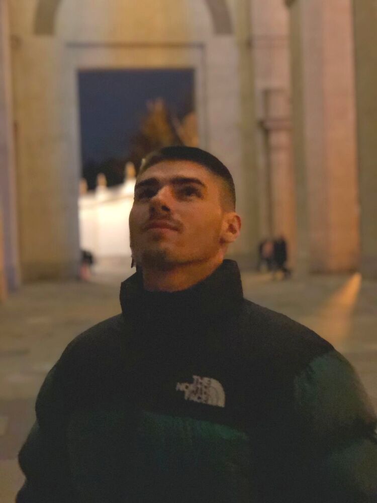  ,   Viktor, 27 ,   ,   