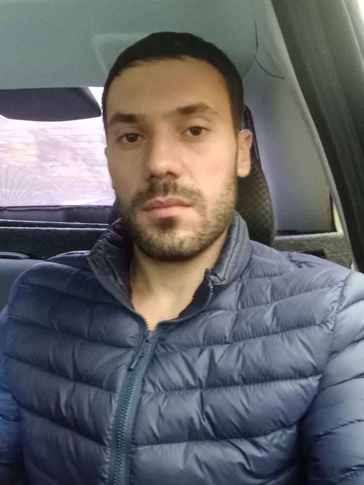  29640381  Artur, 34 ,    