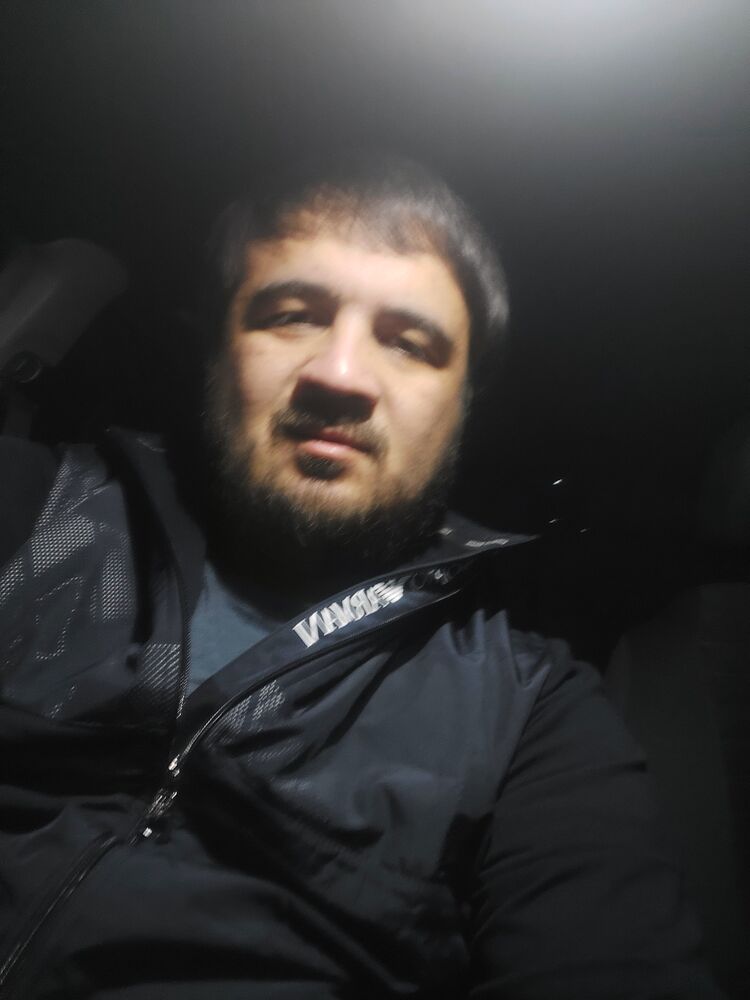  31737581  Bek, 33 ,    