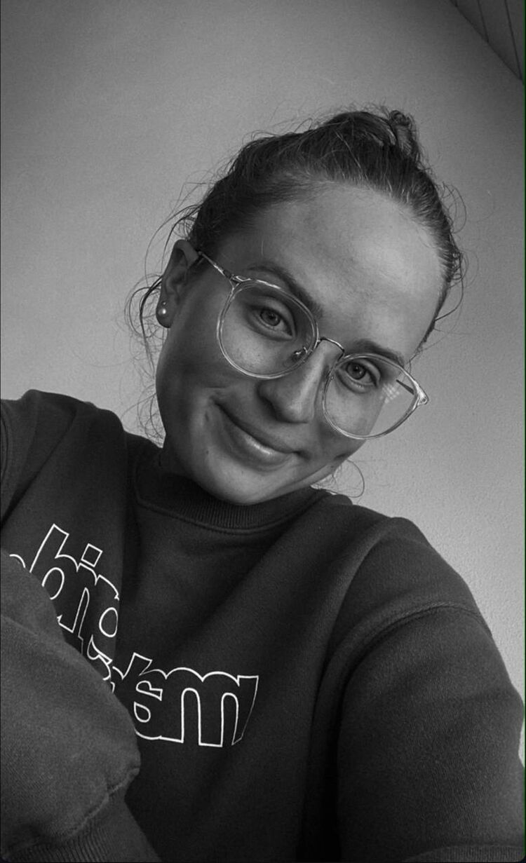  51672161  Olya, 22 ,    