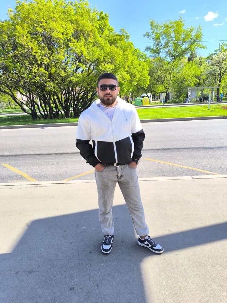  45667971  Armen, 22 ,    