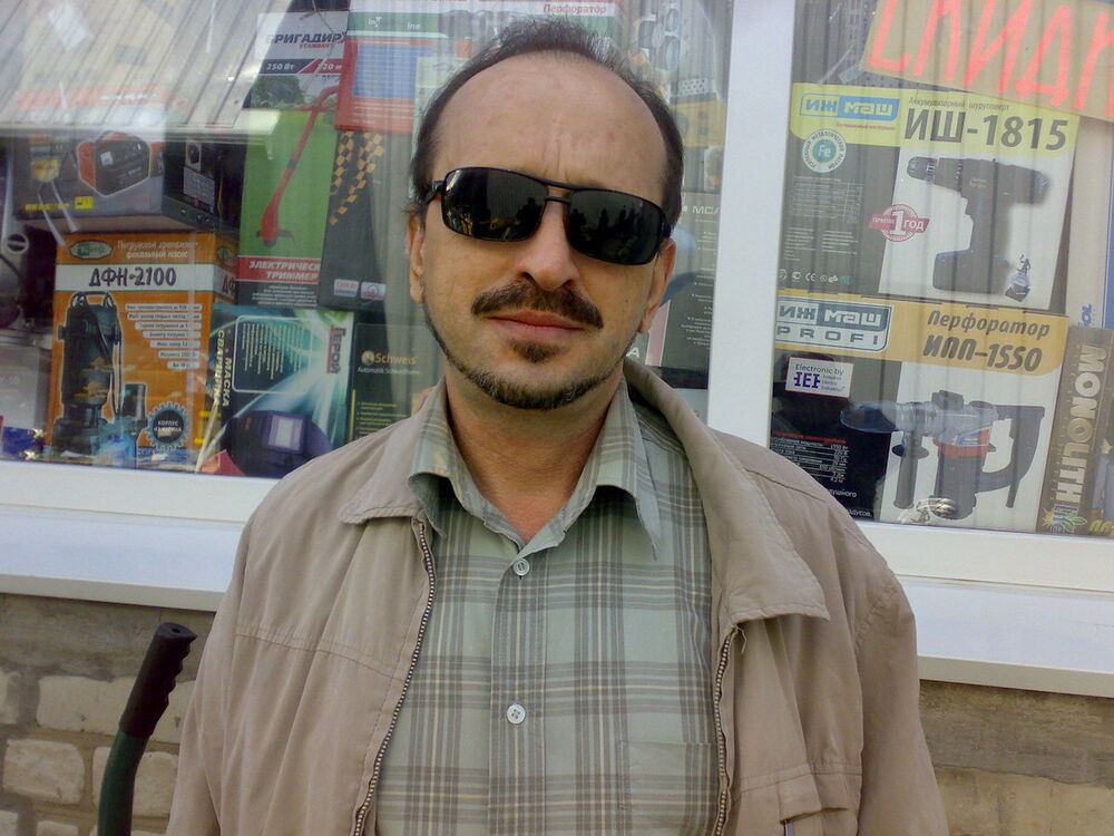  4442431  Viktor, 57 ,    